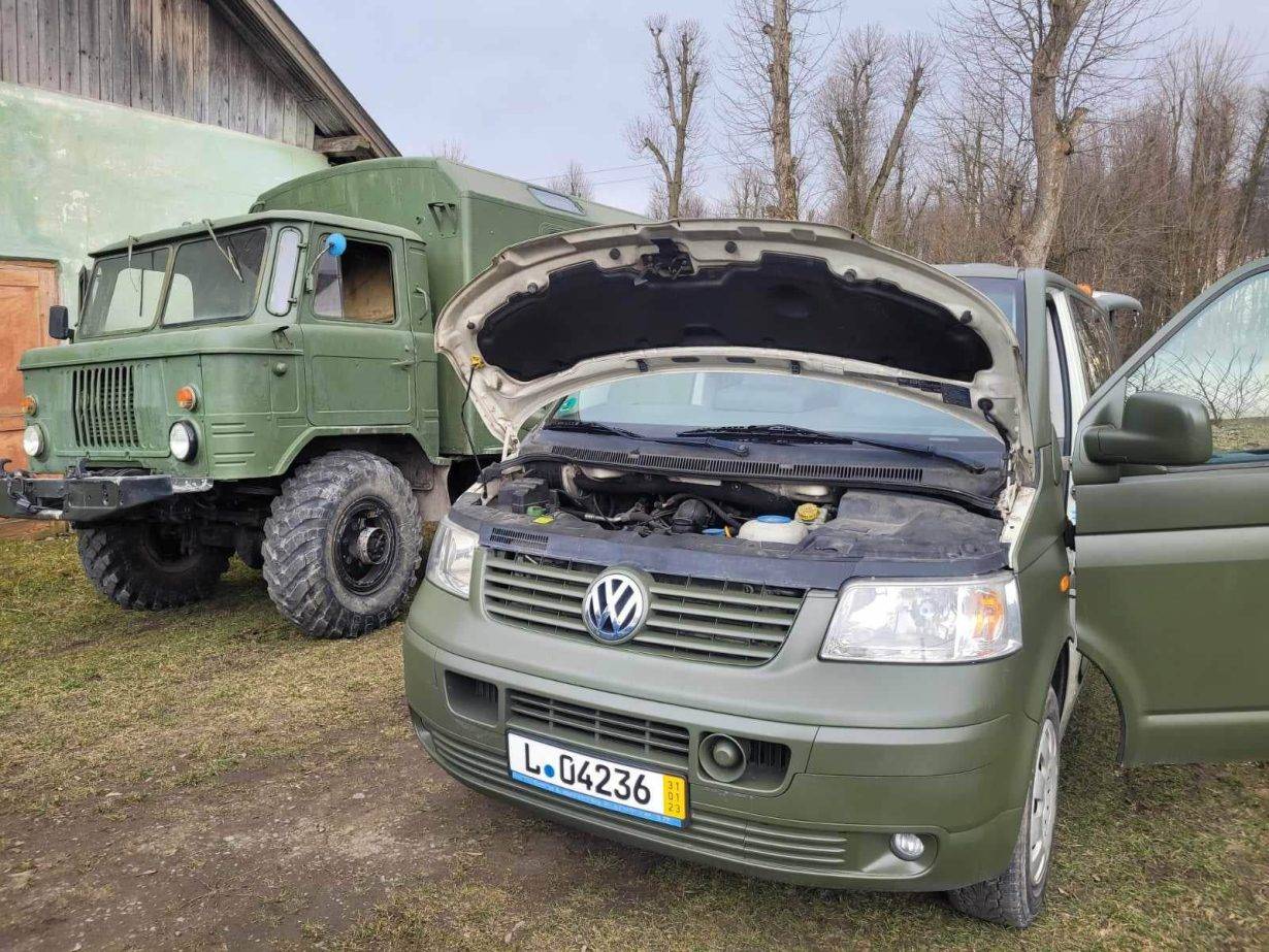 У Бурштині придбали й переобладнали для бійців на фронт два авто,допомога для військових з прикарпаття,війна в україні