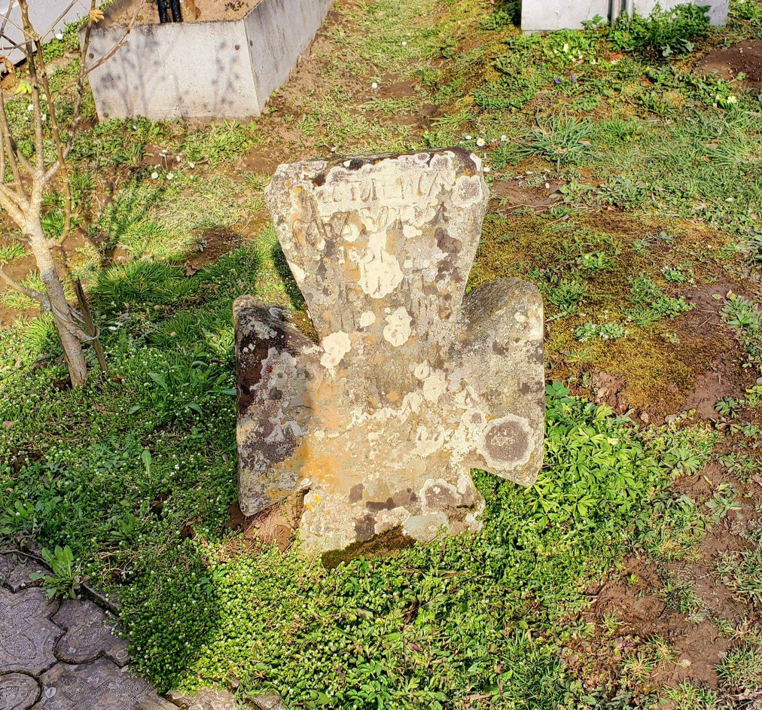 На Франківщині збереглися козацькі хрести 1744 року. ФОТО