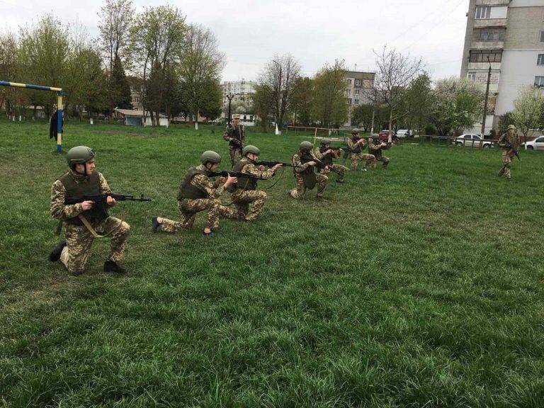 У Калуші відбулися навчально-польові збори зі зброєю для випускників ліцеїв