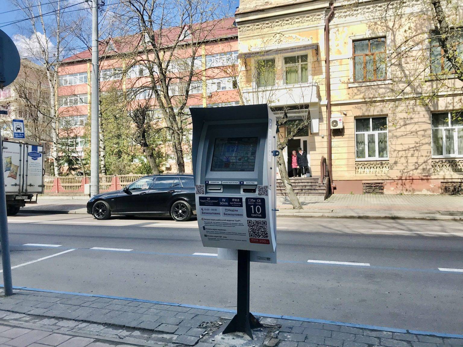 У Франківську штрафуватимуть за неоплату на комунальних парковках