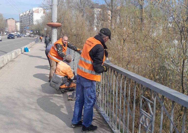 Івано-Франківськ готується до свят: як комунальні служби чепурять місто