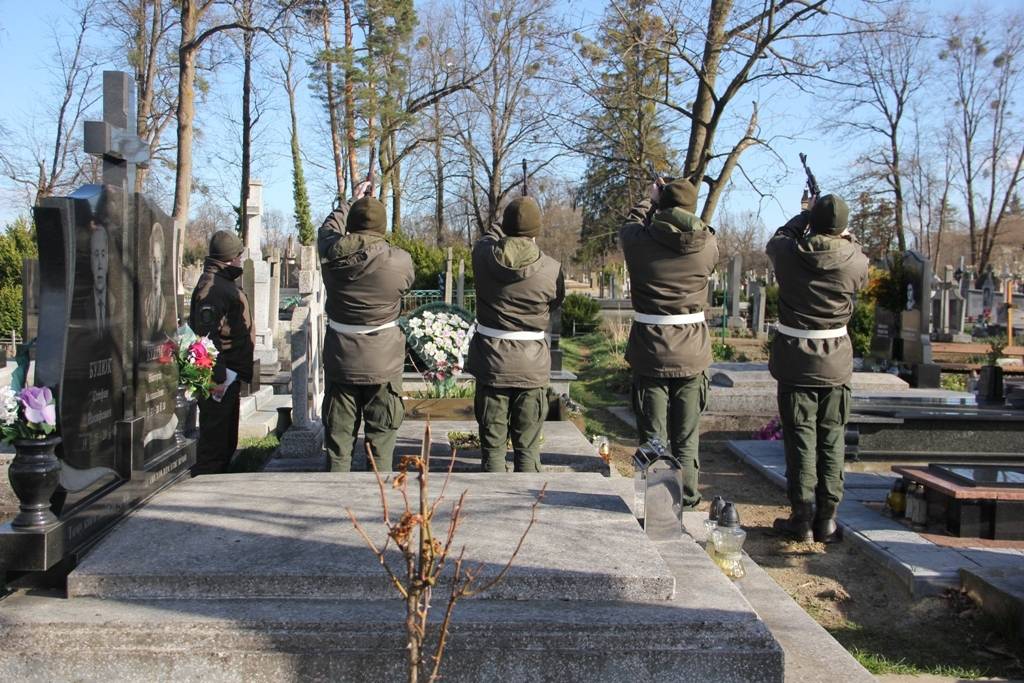 В Болехові провели в останню путь загиблого Захисника Андрія Кваснишина. ФОТО