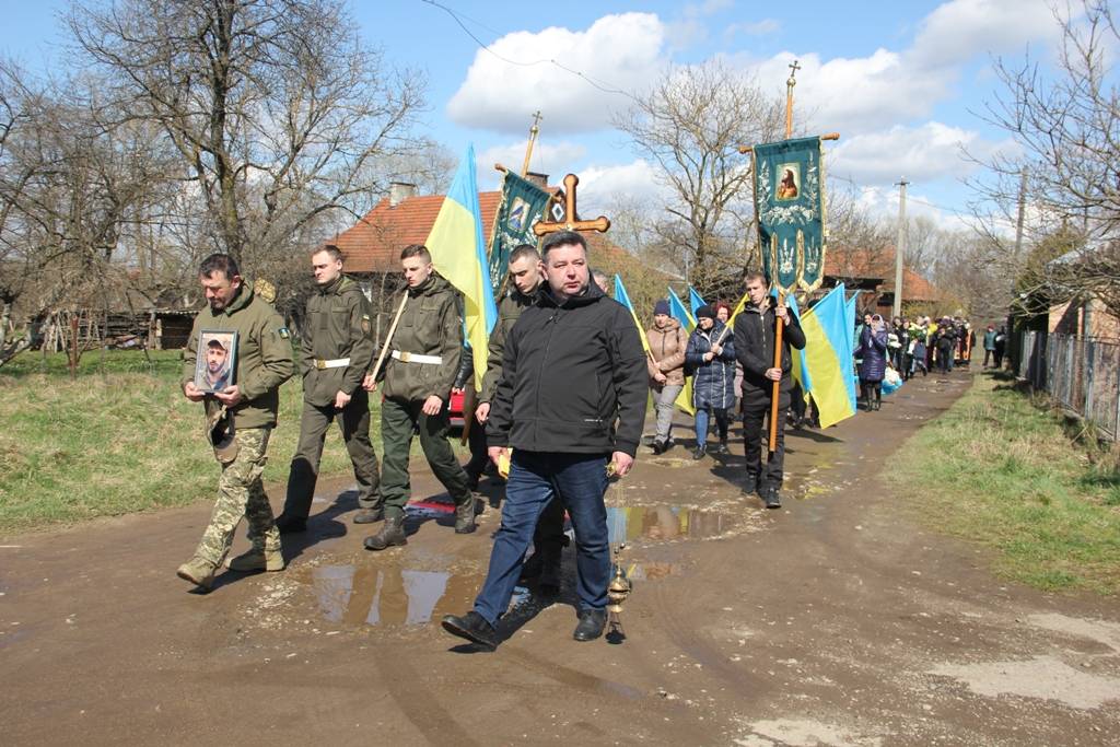 В Болехові провели в останню путь загиблого Захисника Андрія Кваснишина. ФОТО