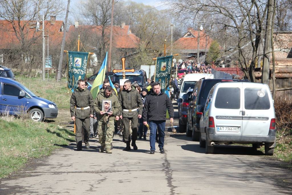 В Болехові провели в останню путь загиблого Захисника Андрія Кваснишина. ФОТО