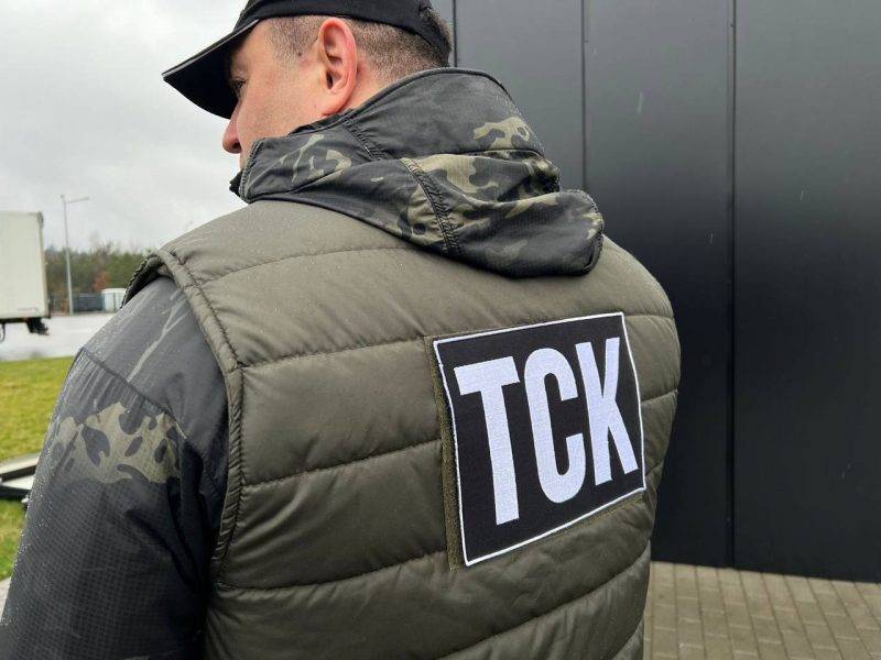 Тищенко став дизайнером і виготовив “уніформу” для тимчасово слідчої комісії ВР. ФОТО