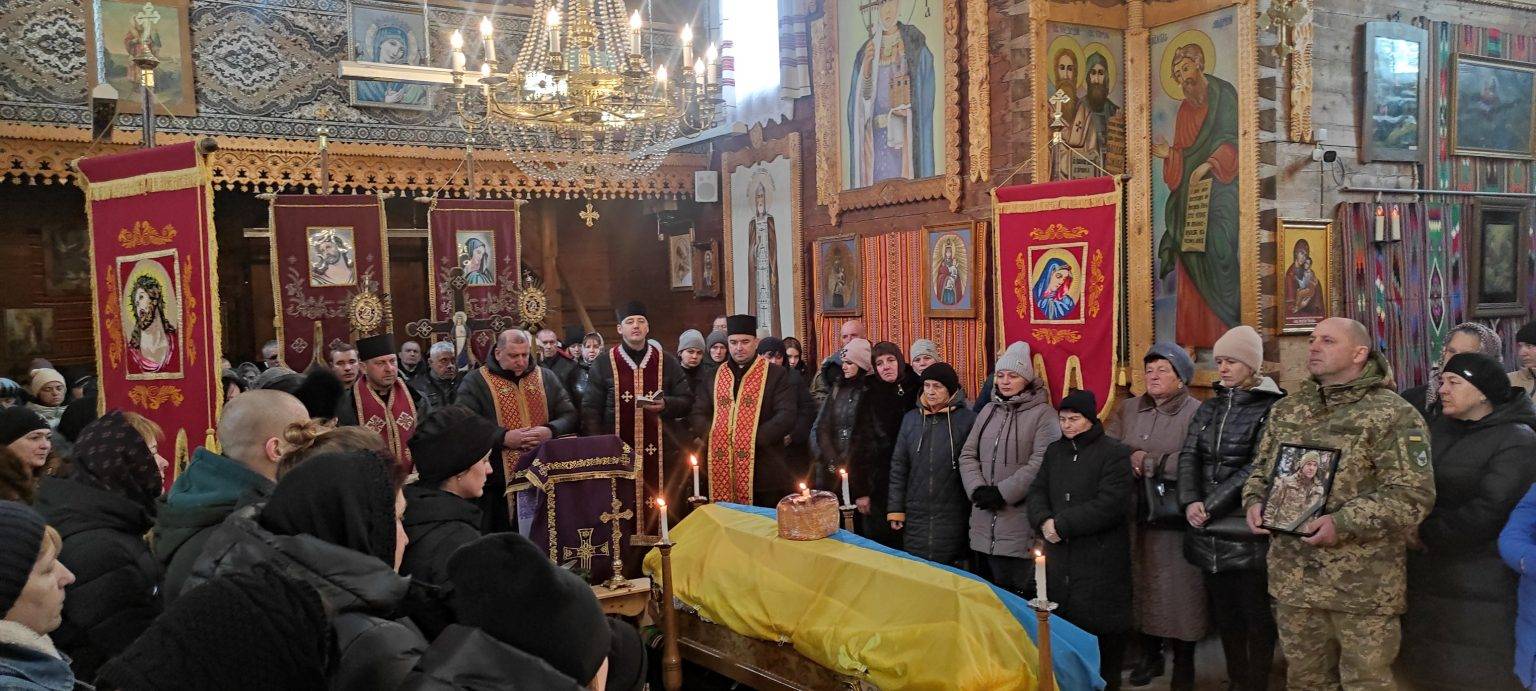 На Надвірнянщині поховали полеглого військовослужбовця Михайла Варцаб'юка