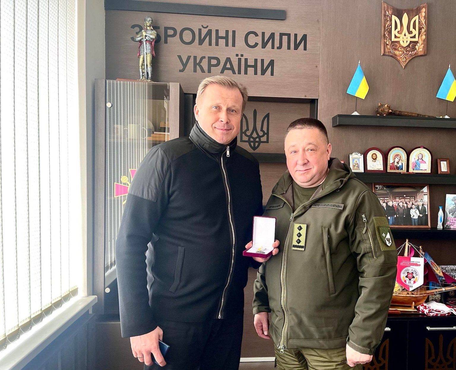 Валерій Залужний нагородив колишнього голову Івано-Франківської ОДА