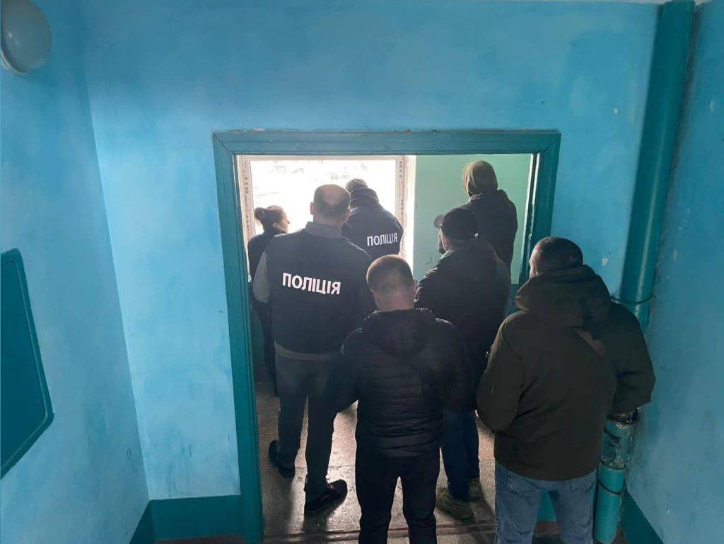 На Прикарпатті чоловік видурював гроші у людей, які допомагали військовим