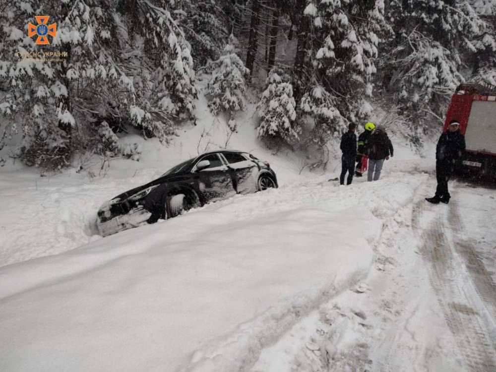 На Калущині перекинувся мікроавтобус, є жертви. ФОТО