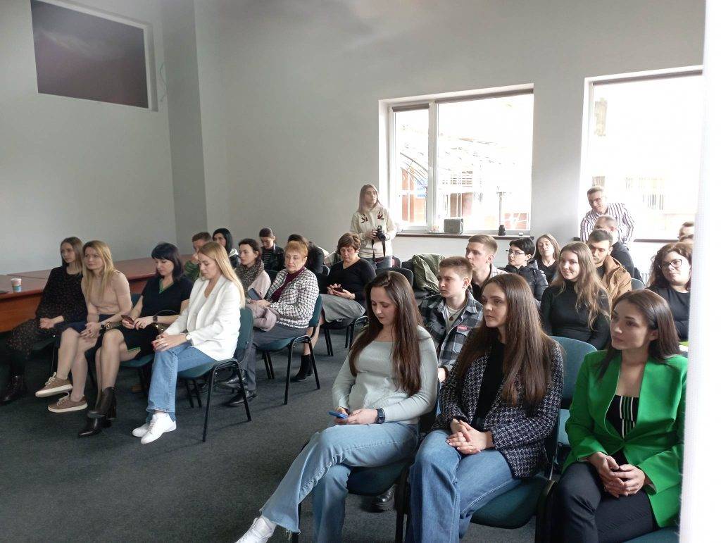 Подружнім парам Івано-Франківська розповіли з чого починається щаслива сім’я