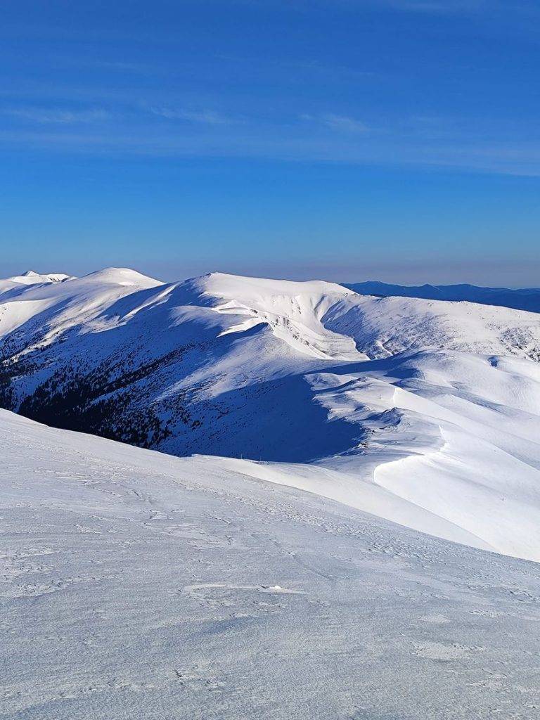 Високогір'я Карпат на Великдень досі завалене снігом