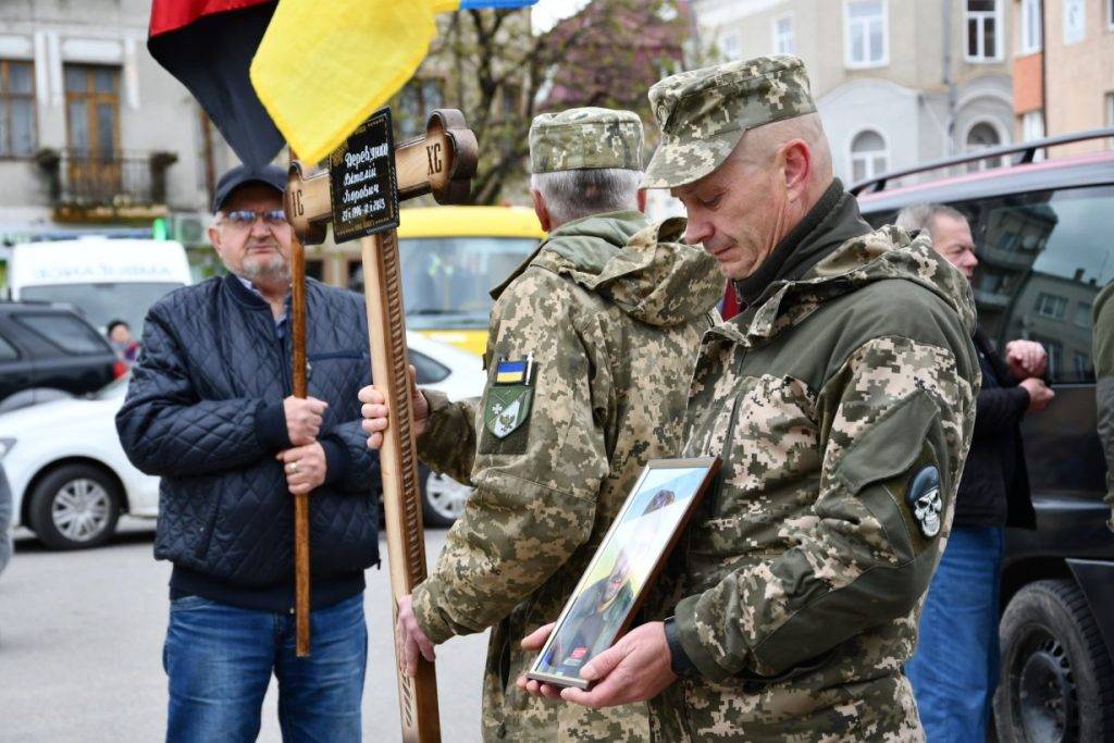 В Рогатині попрощалися із полеглим Героєм Віталієм Дерев’янком