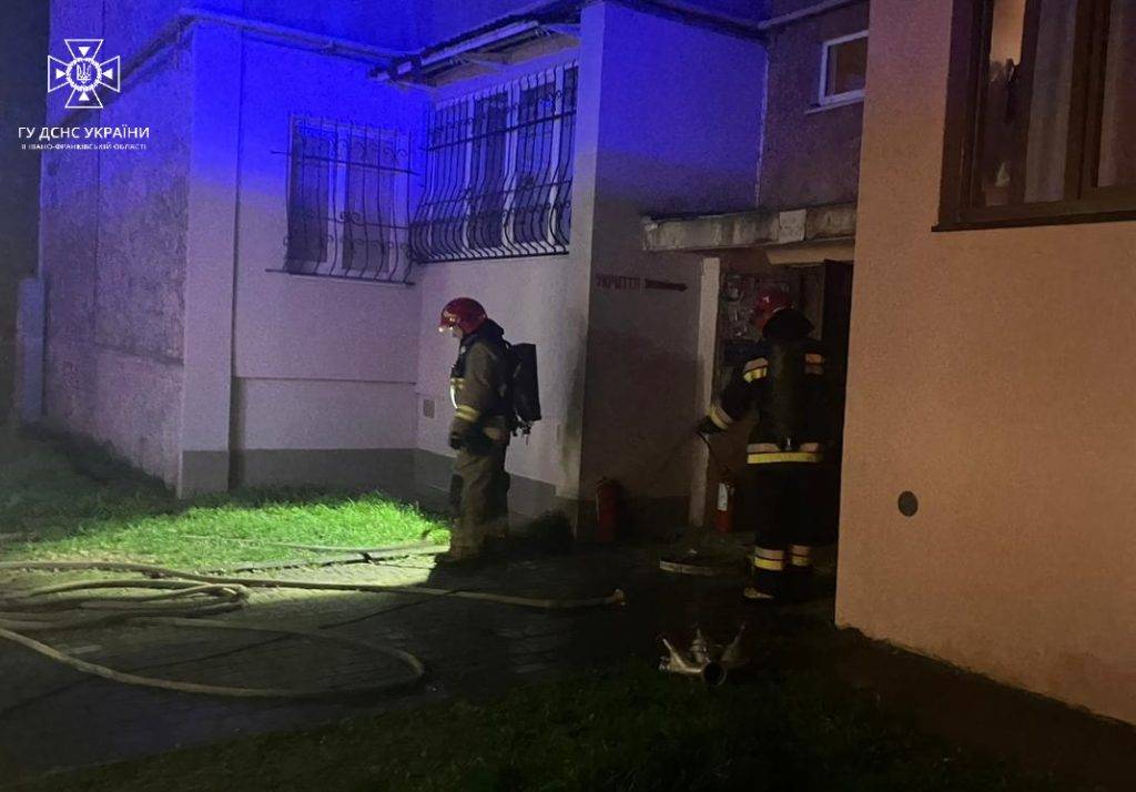Франківські вогнеборці ліквідували пожежу в багатоповехівці на "Каскаді"