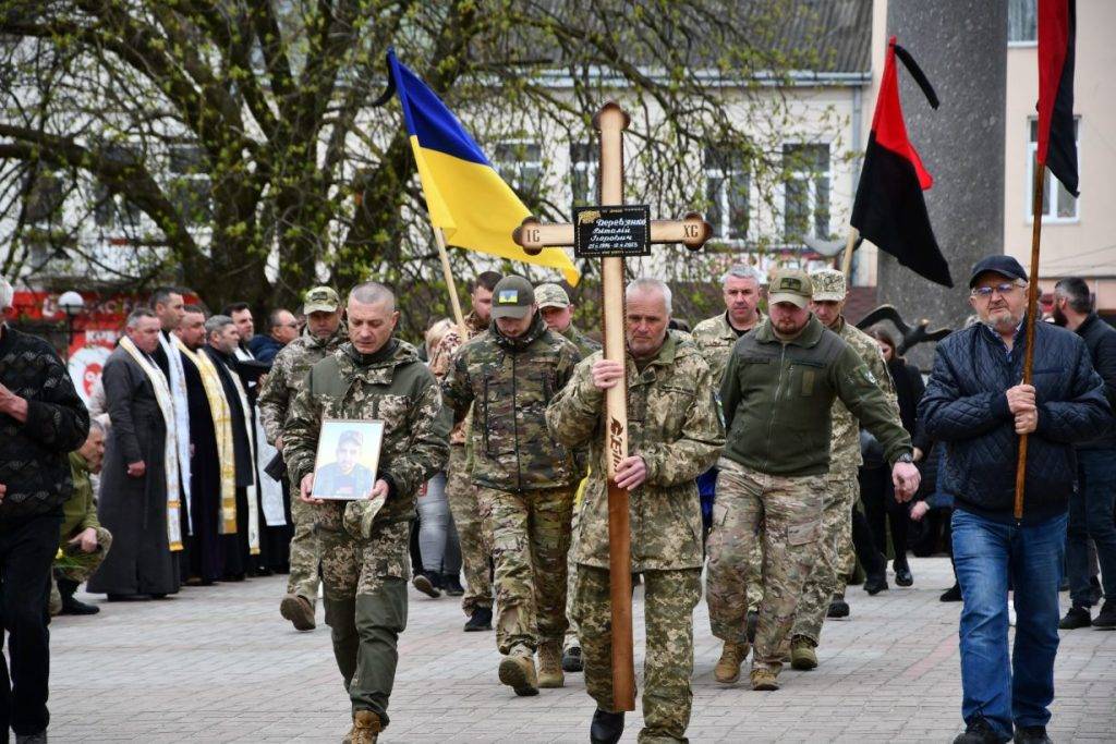 В Рогатині попрощалися із полеглим Героєм Віталієм Дерев’янком