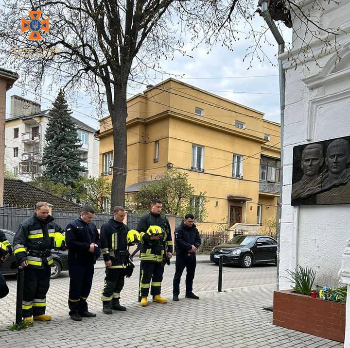 У Франківську рятувальники вшанували пам’ять про загиблого колегу