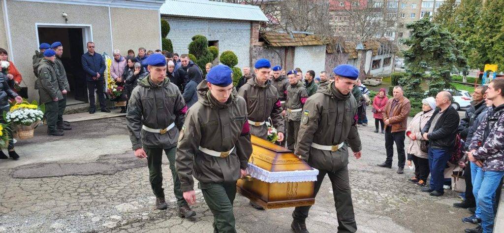 У Калуші попрощалися з військовим Михайлом Олійником