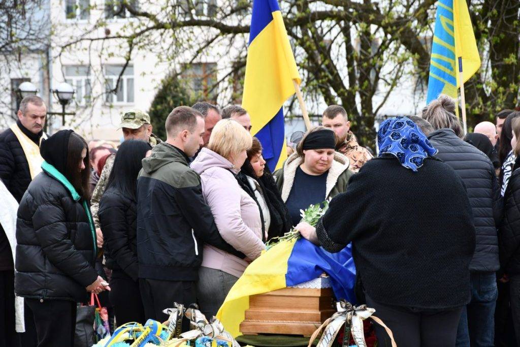 В Рогатині попрощалися із полеглим Героєм Віталієм Дерев’янком