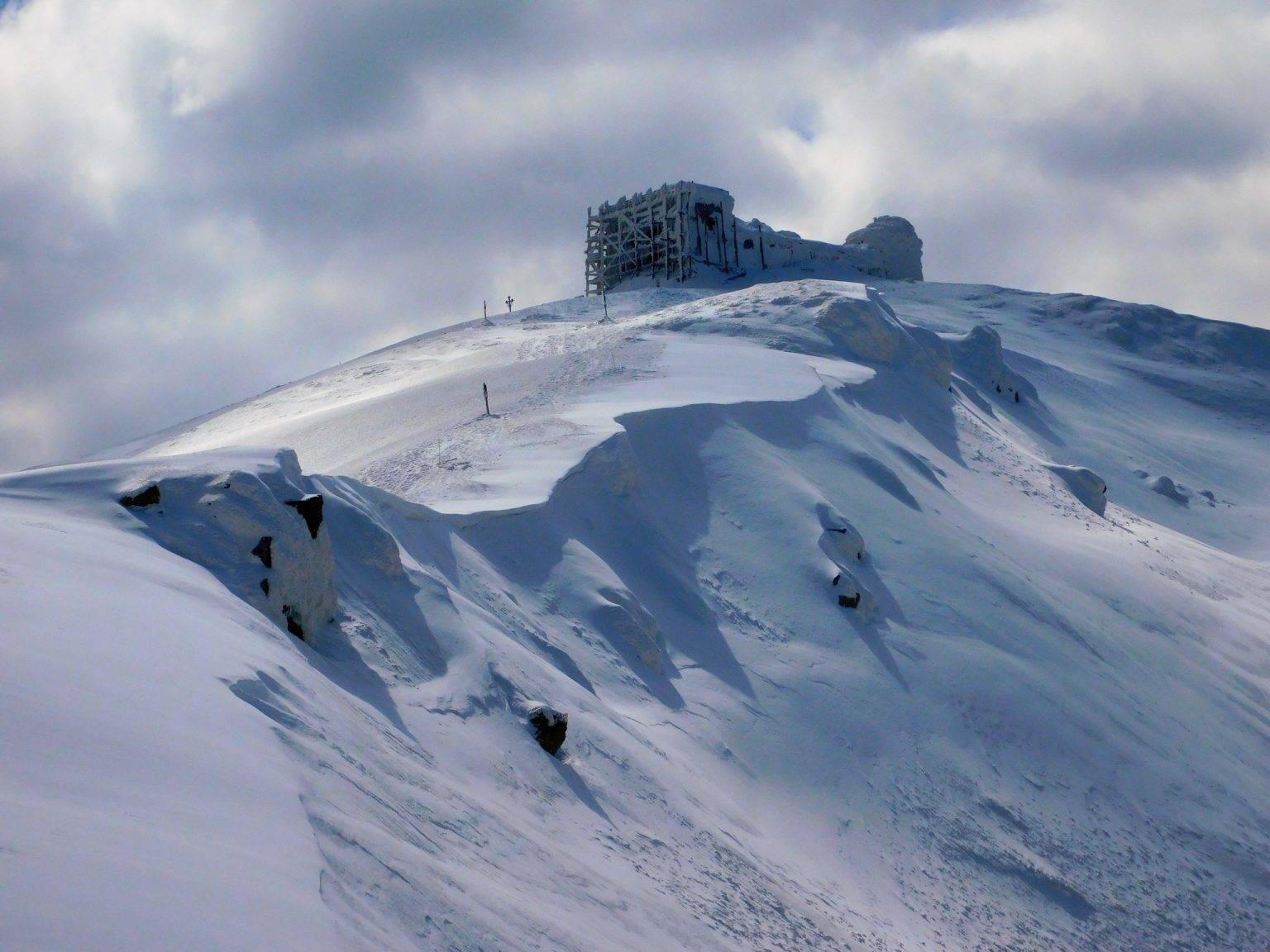 Прикарпатців попереджають про сніголавинну небезпеку