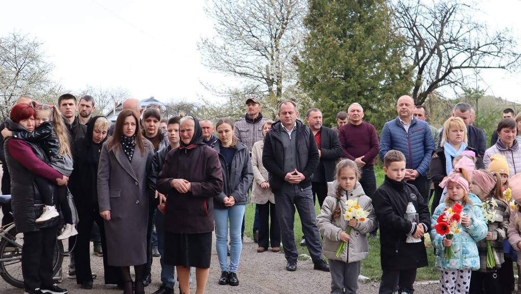 На Коломийщині відкрили меморіал загиблому воїну Ігорю Вишеньку