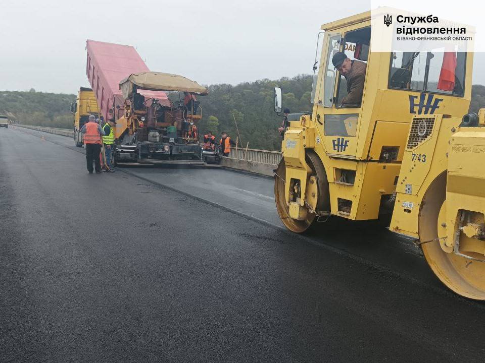 На дорозі Р-24 заасфальтували міст через Дністер