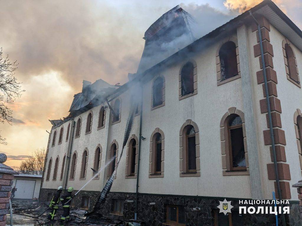 На Буковині вночі спалили храм УПЦ МП. ФОТО