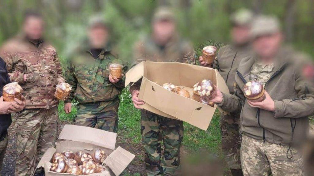 Франківські волонтери передали на фронт для військових великодні смаколики