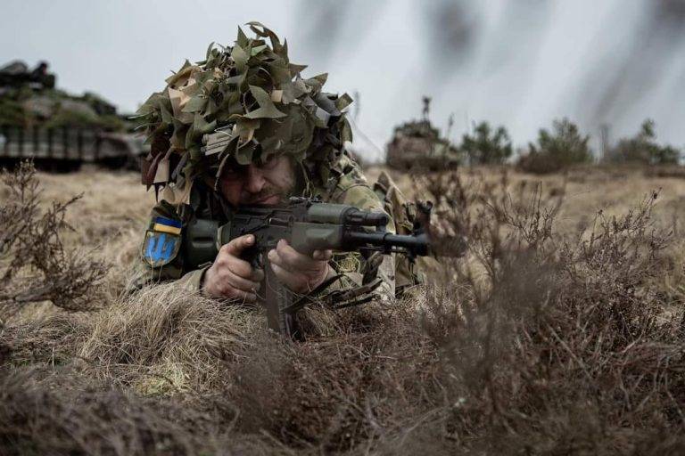 За минулу добу ЗСУ знищили понад 600 окупантів, 14 артсистем та 7 одиниць спеціальної техніки