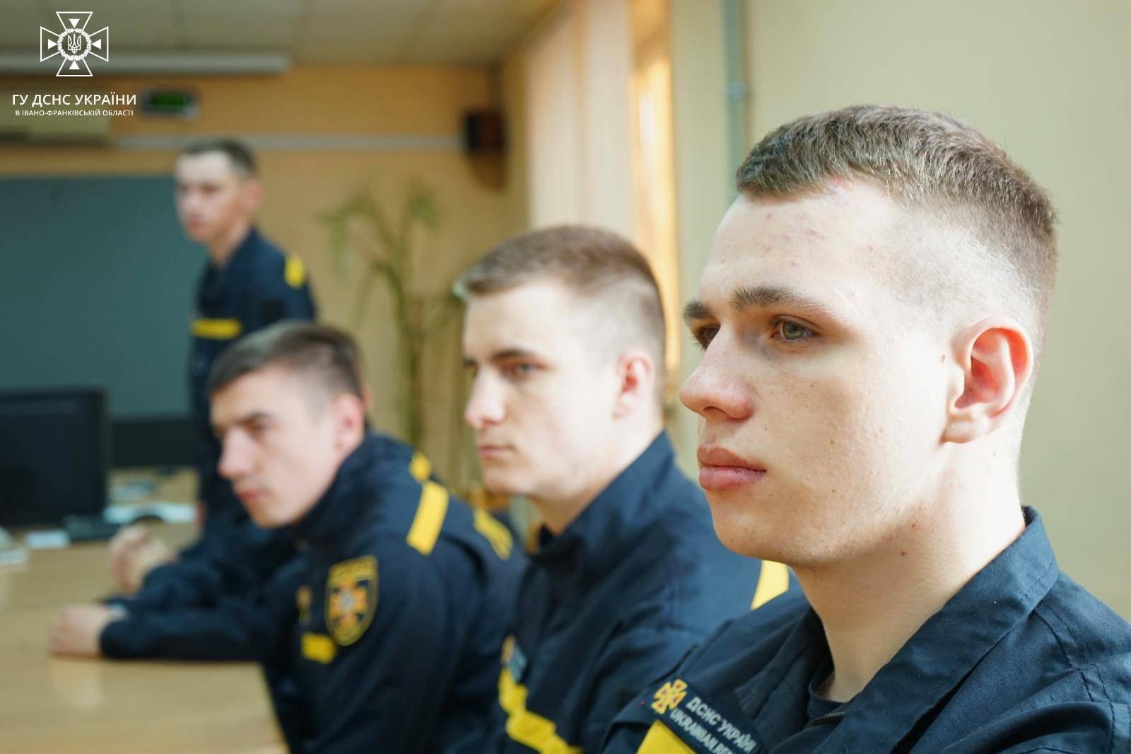 Лави прикарпатських рятувальників поповнили 11 випусників- лейтенантів,рятувальники прикарпаття,дснс