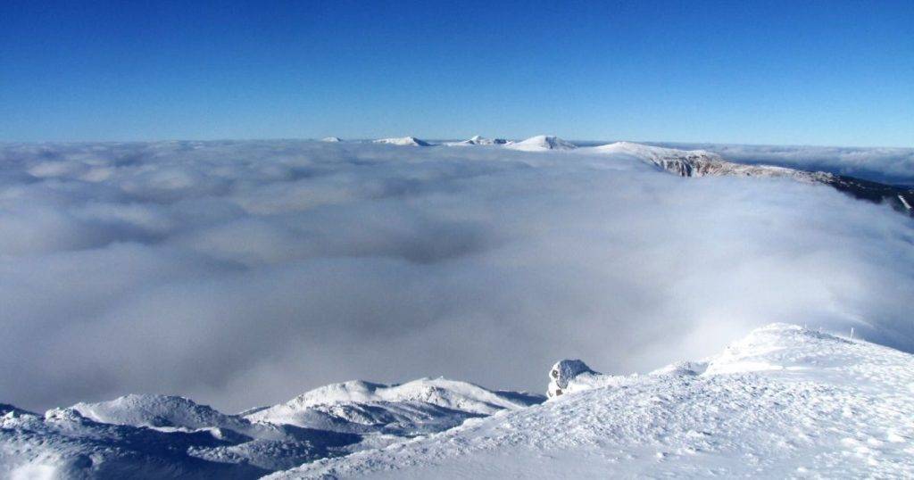 У Карпатах сніг та мороз, є загроза сходження лавин