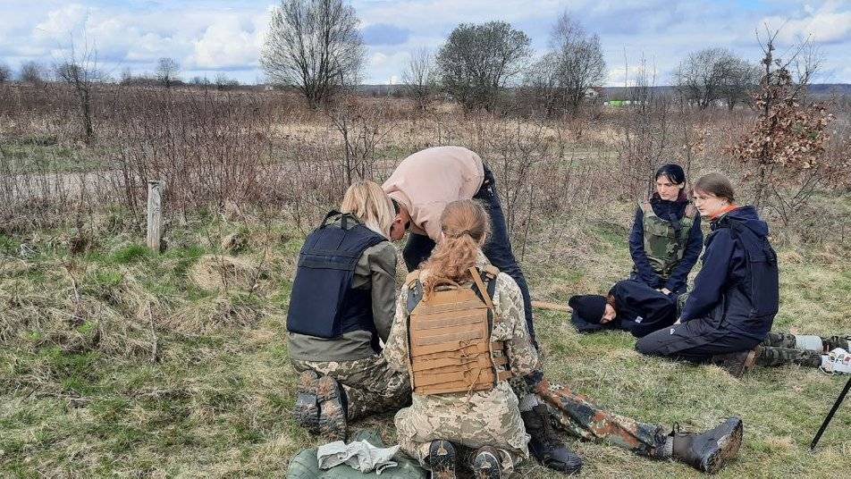 На Прикарпатті тривають курси військового вишколу для цивільних