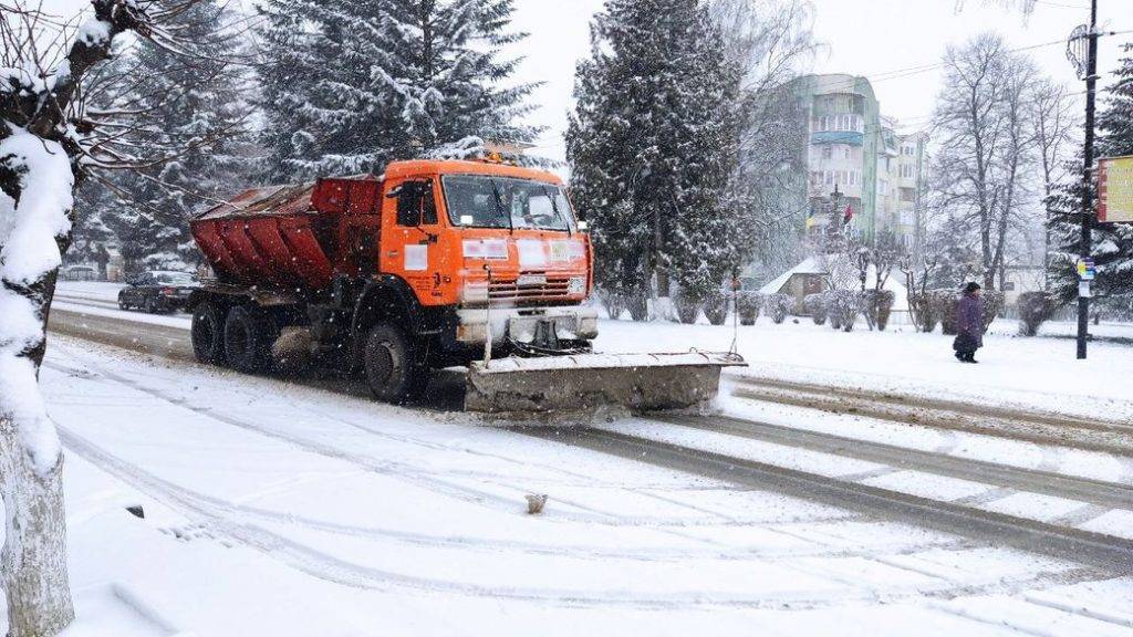 Через сніг та ожеледицю комунальний транспорт у Франківську може курсувати зі змінами