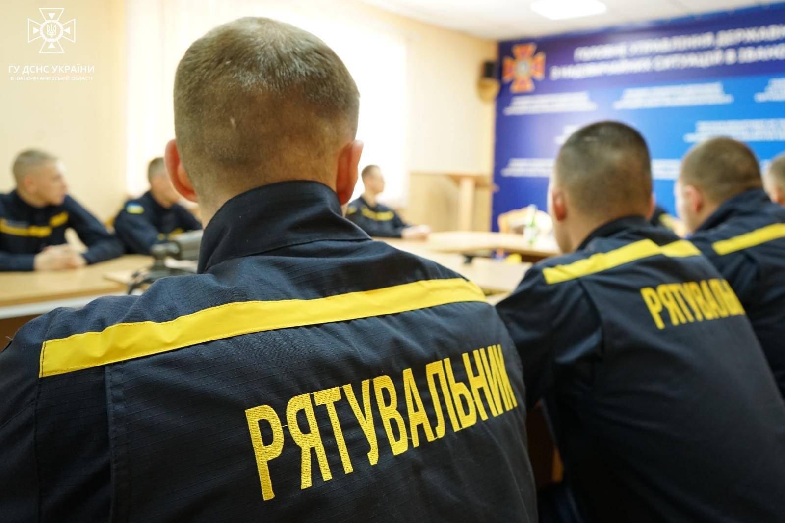 Лави прикарпатських рятувальників поповнили 11 випусників- лейтенантів,рятувальники прикарпаття,дснс