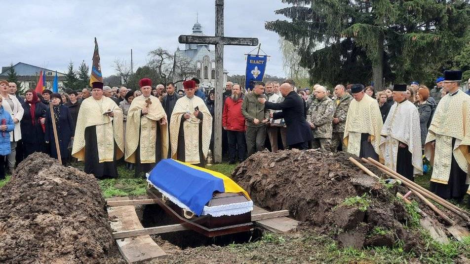 Галицька громада провела в останню путь нацгвардійця Петра Ткачівського