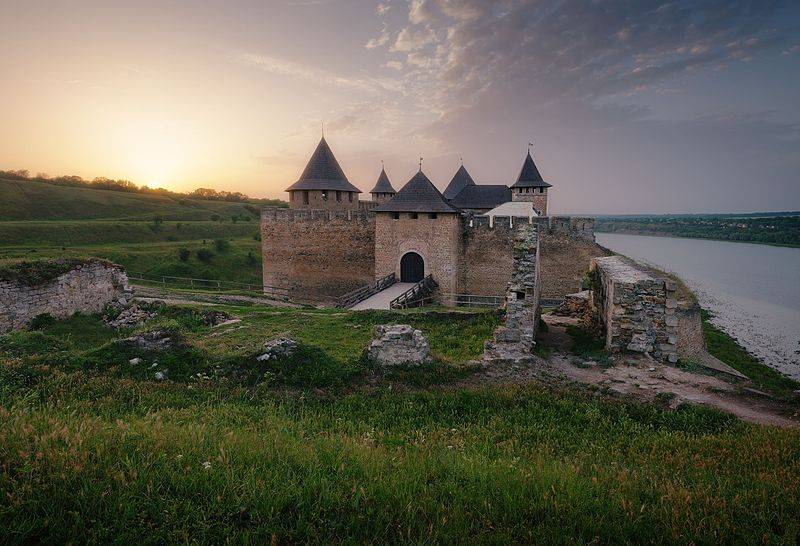 Велич історії: найцікавіші замки України для весняної мандрівки