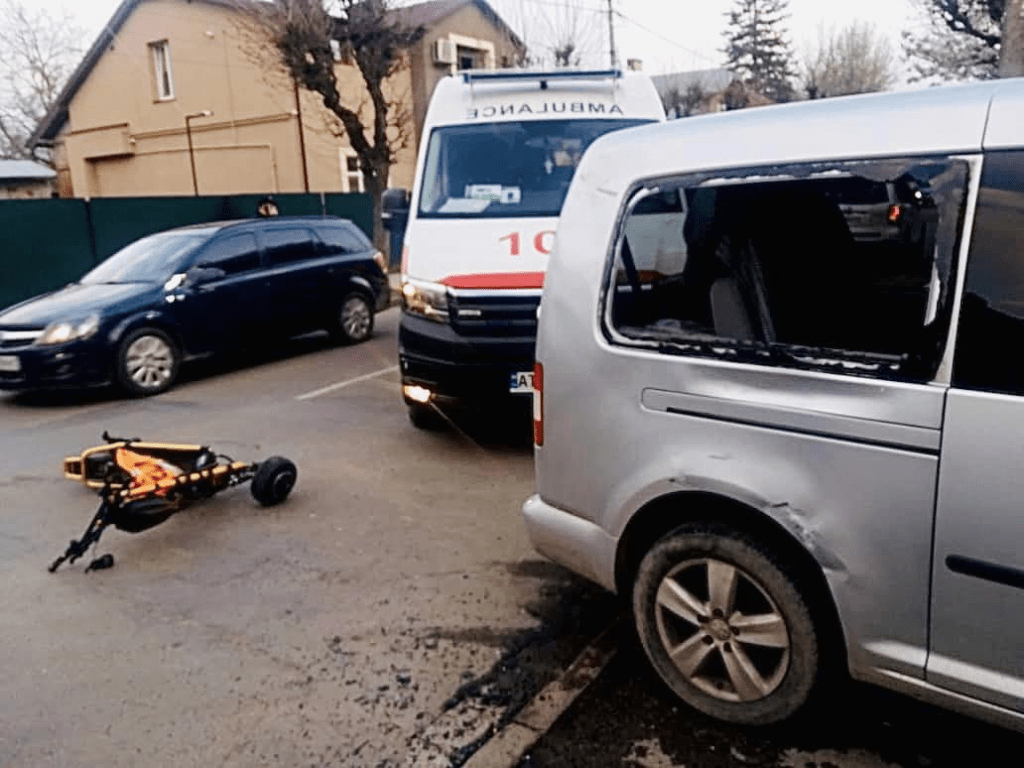 У Коломиї водій електросамоката постраждав у ДТП ФОТО
