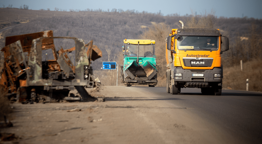 Як робота дорожників допомогає не лише цивільним, а й військовим