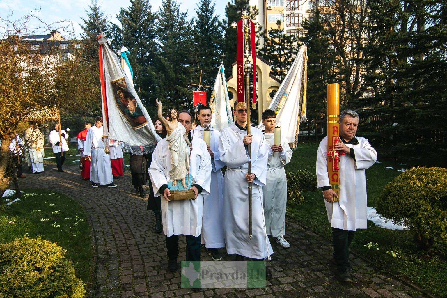 свято великодня,храм христа царя івано-франківськ,великдень у івано-франківську,католицький костел на вовчинецькій