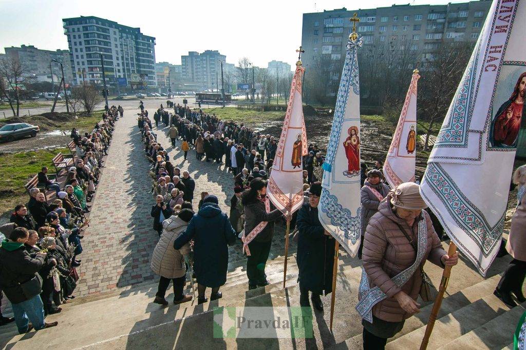 у Вербну неділю,освячення шутки,освячення верби івано-франківськ
