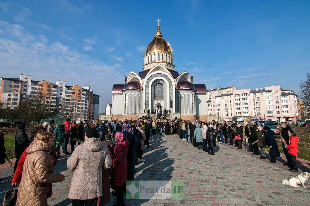у Вербну неділю,освячення шутки,освячення верби івано-франківськ