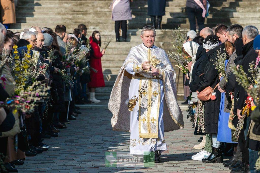 у Вербну неділю,освячення шутки,освячення верби івано-франківськ