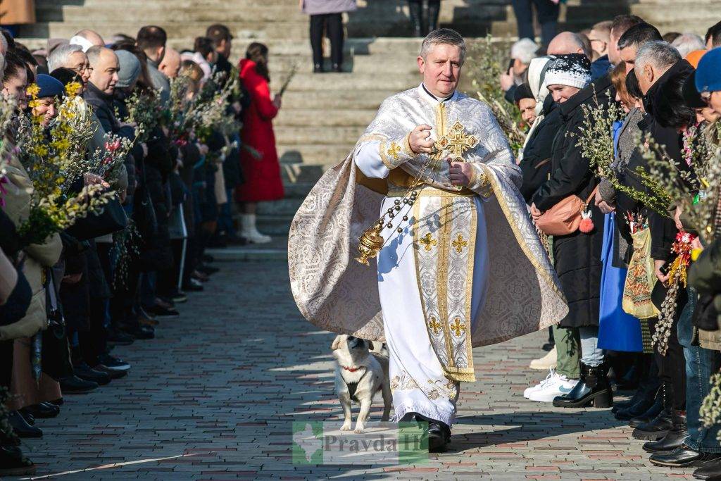 у Вербну неділю,освячення шутки,освячення верби івано-франківськ