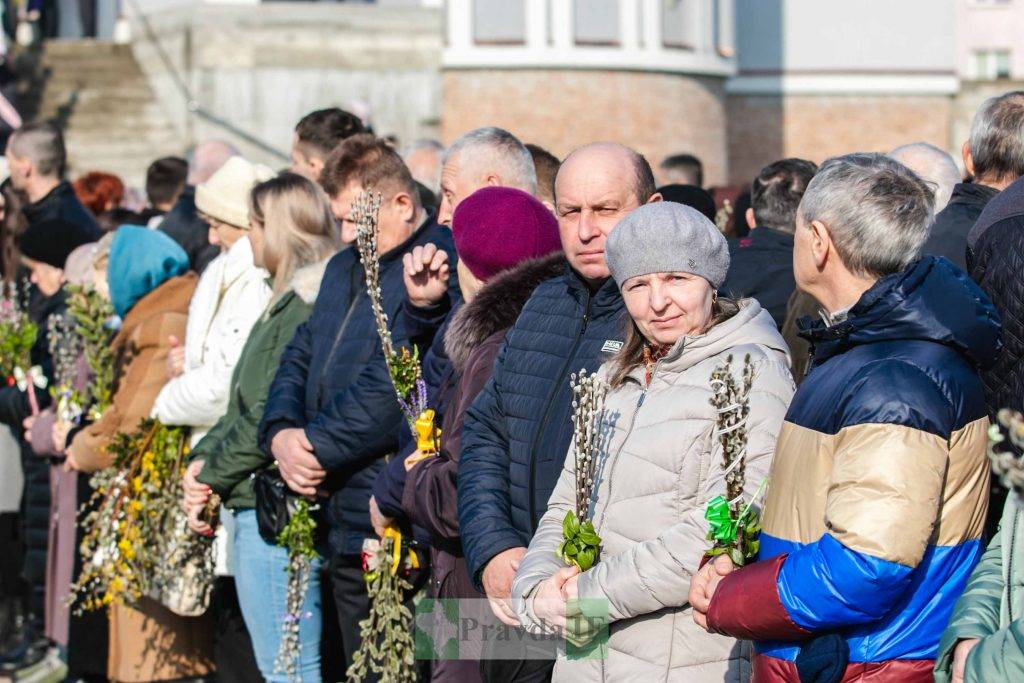 у Вербну неділю,освячення шутки,освячення верби івано-франківськ