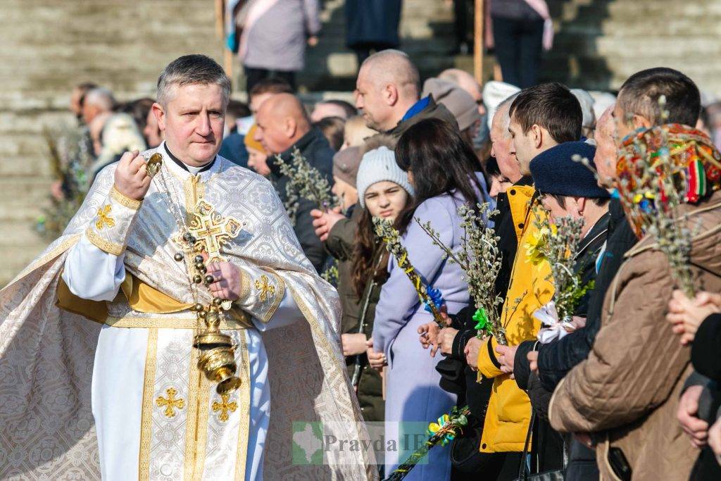 у Вербну неділю,освячення шутки,освячення верби івано-франківськ