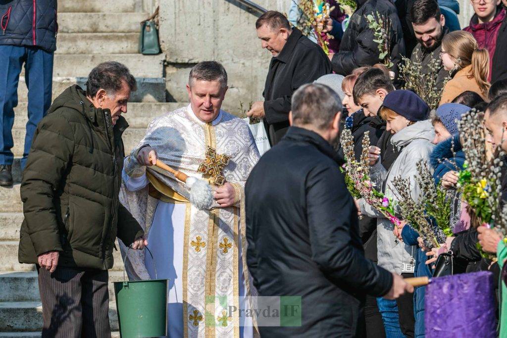 у Вербну неділю,освячення шутки,освячення верби івано-франківськ