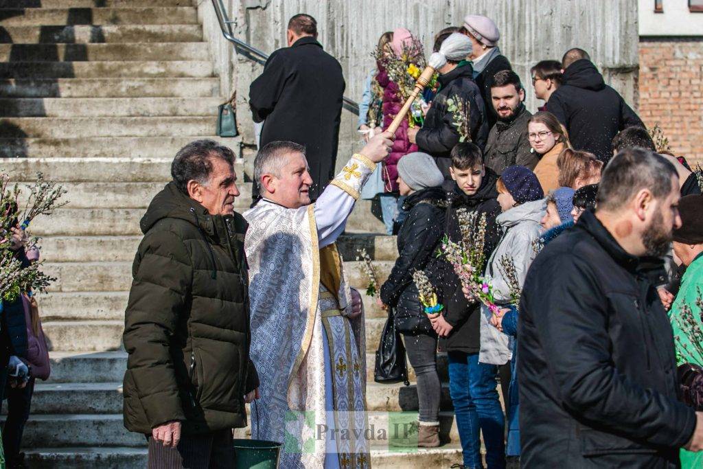 у Вербну неділю,освячення шутки,освячення верби івано-франківськ