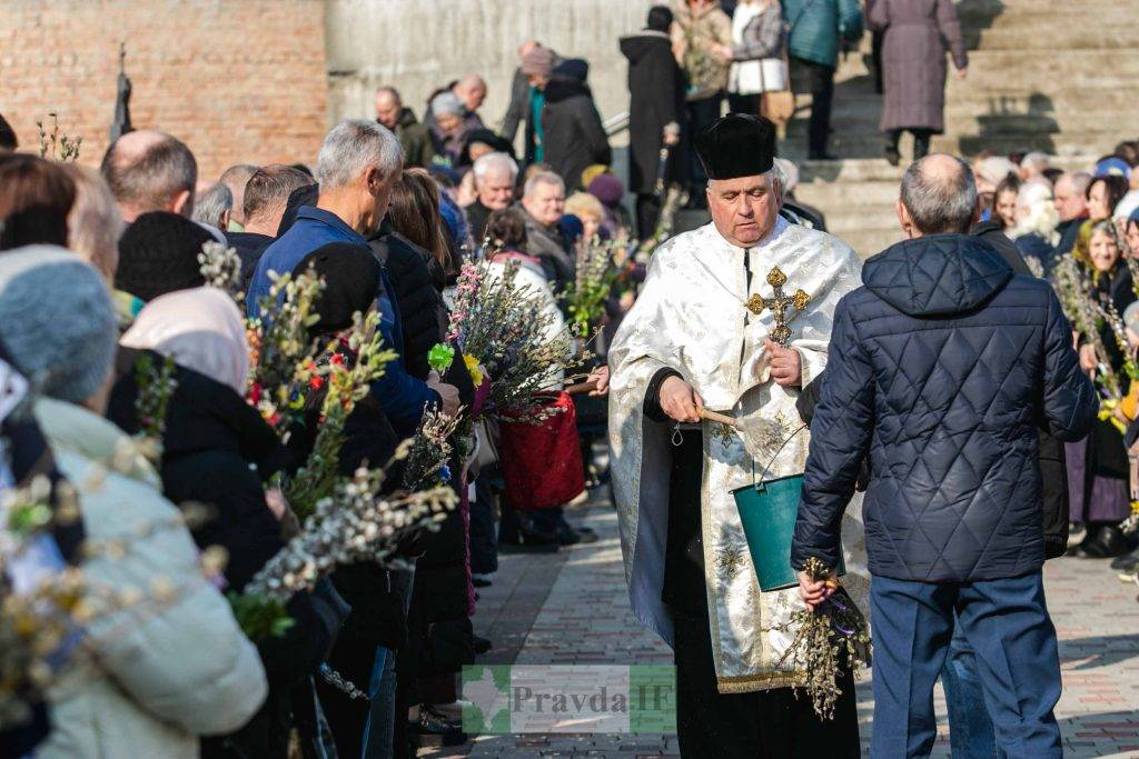 у Вербну неділю,освячення шутки,освячення верби івано-франківськ