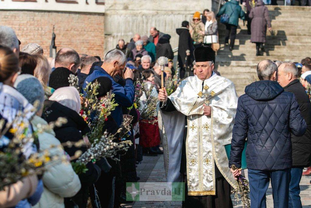 у Вербну неділю,освячення шутки,освячення верби івано-франківськ