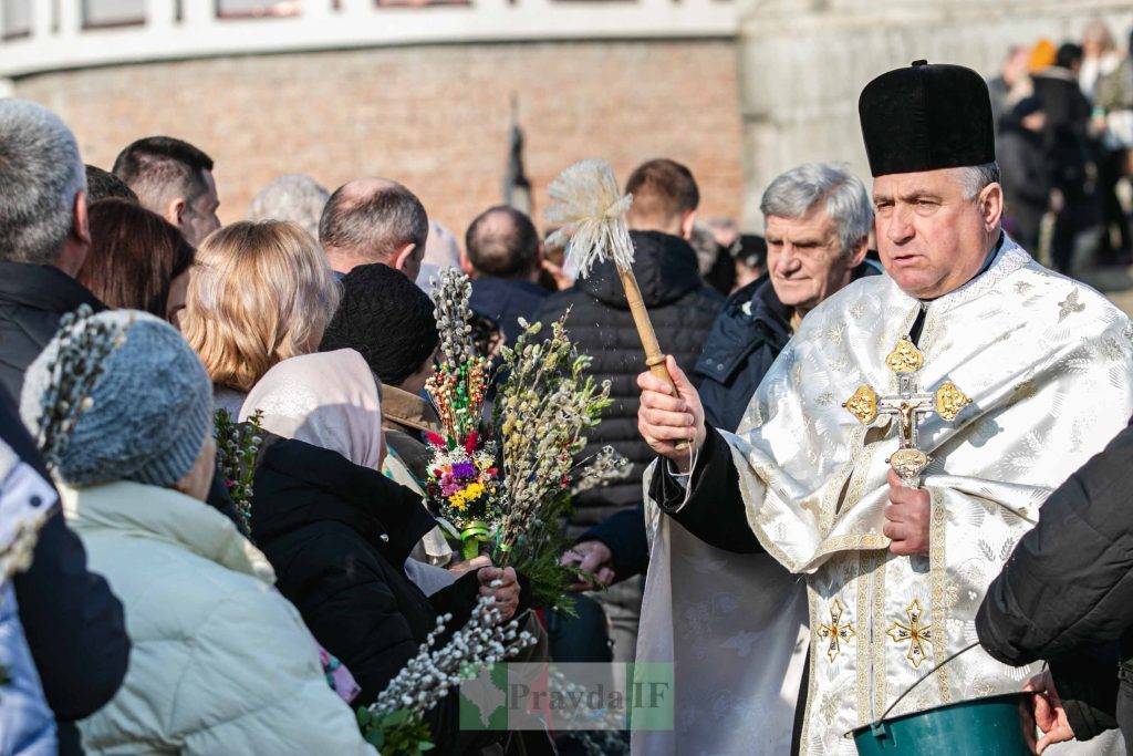 у Вербну неділю,освячення шутки,освячення верби івано-франківськ