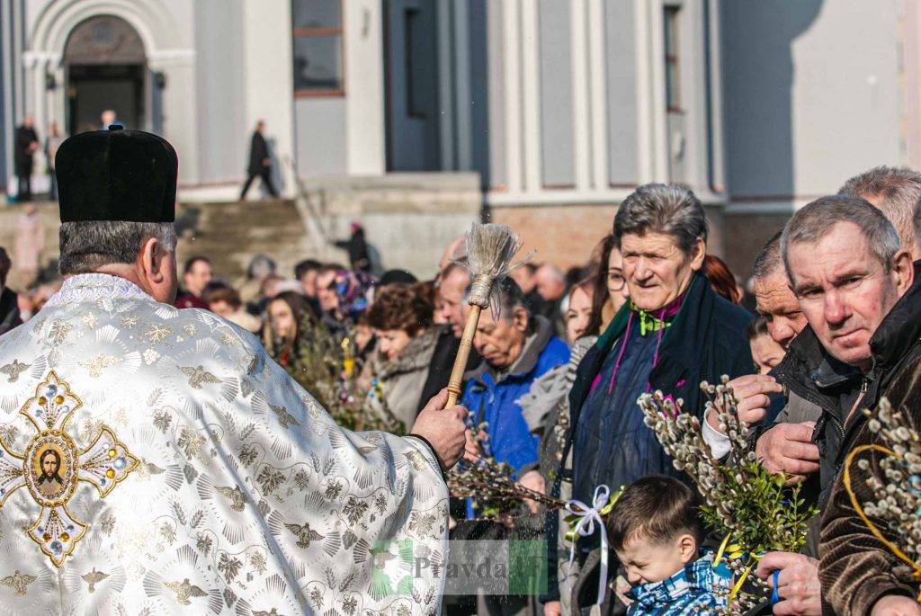 у Вербну неділю,освячення шутки,освячення верби івано-франківськ