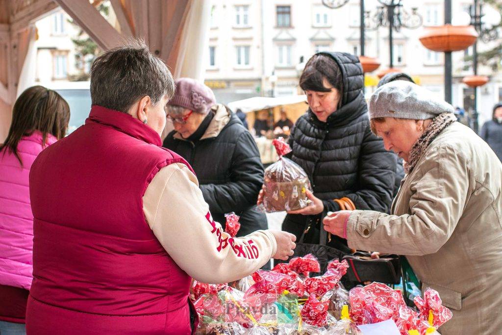 У Франківську стартував Великодній ярмарок. ФОТОРЕПОРТАЖ